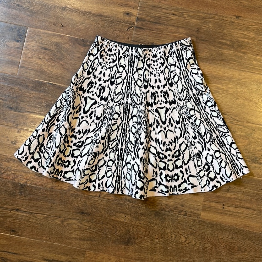 Lucy Paris skirt sz Medium NWOT